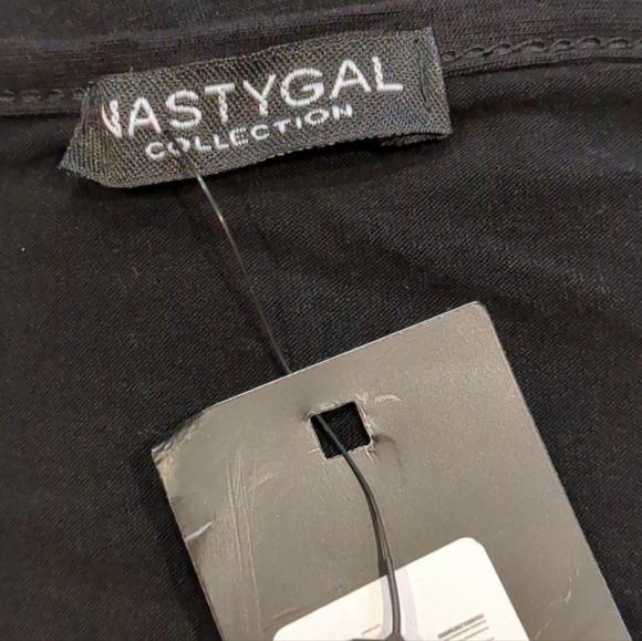 Nasty Gal Riley Scoop Neck Short Sleeve Tee in Black - Picture 3 of 5